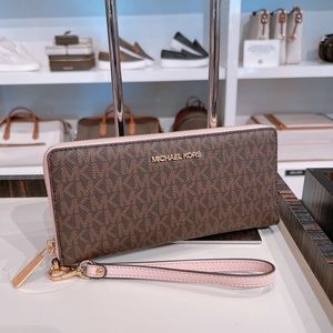 Michael Kors JST Large Zip Wallet